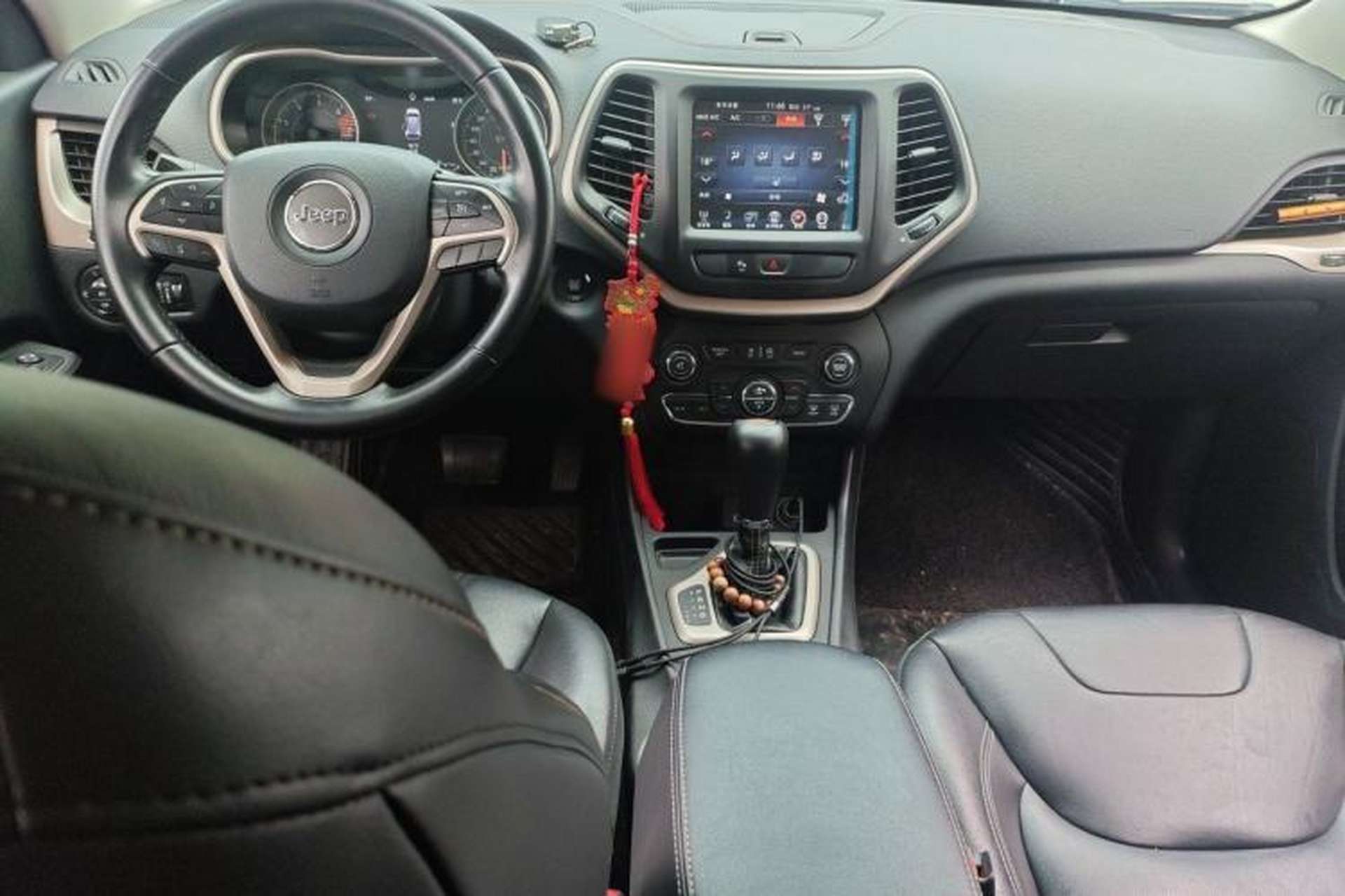 Used Jeep Cherokee 2017 2.0L Leading Edition Center Console