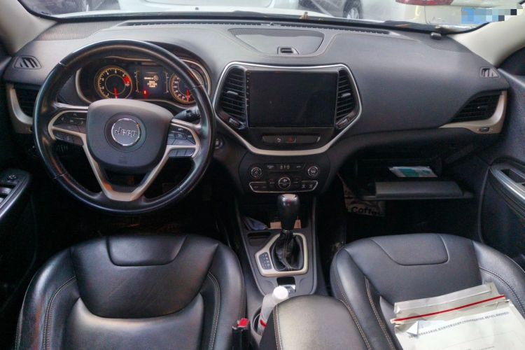Used Jeep Cherokee 2017 2.4L Leading Edition Center Console