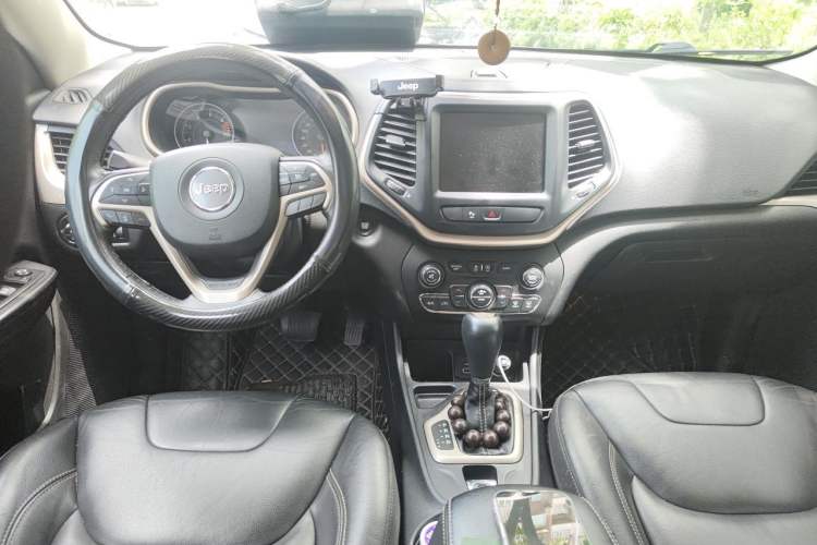 Used Jeep Cherokee 2017 2.0L Superior Edition Center Console