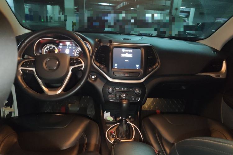 Used Jeep Cherokee 2017 2.4L Leading Smart Edition Center Console