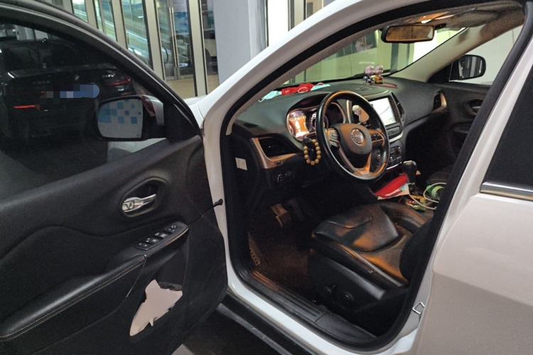 Used Jeep Cherokee 2017 2.4L Leading Smart Edition Driver Seat