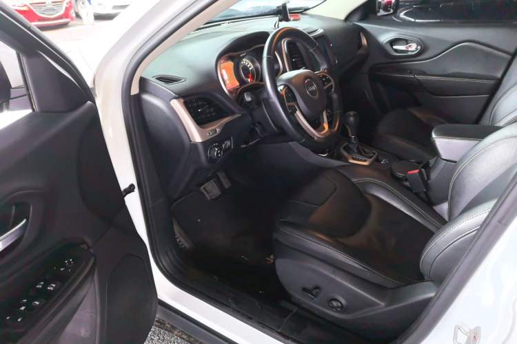Used Jeep Cherokee 2017 2.4L Leading Smart Edition Driver Seat