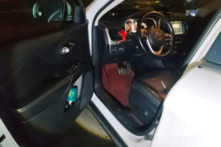 Used Jeep Cherokee 2017 2.0L Superior Edition Driver Seat