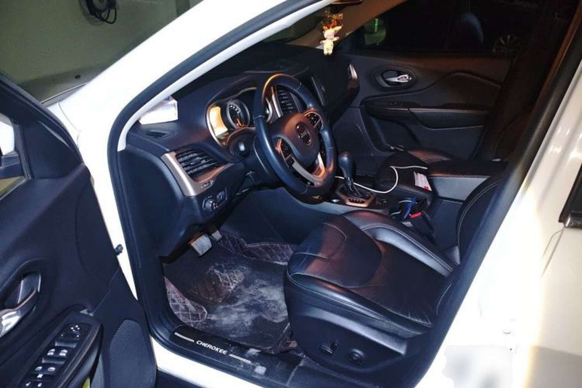 Used Jeep Cherokee 2017 2.0L Superior Edition Driver Seat