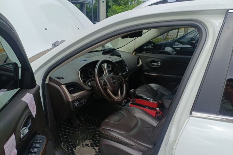 Used Jeep Cherokee 2017 2.4L Superior Edition Driver Seat