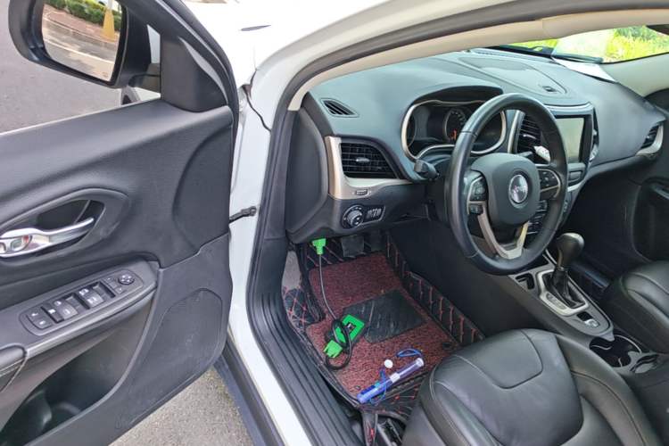 Used Jeep Cherokee 2017 2.0L Superior Edition Driver Seat