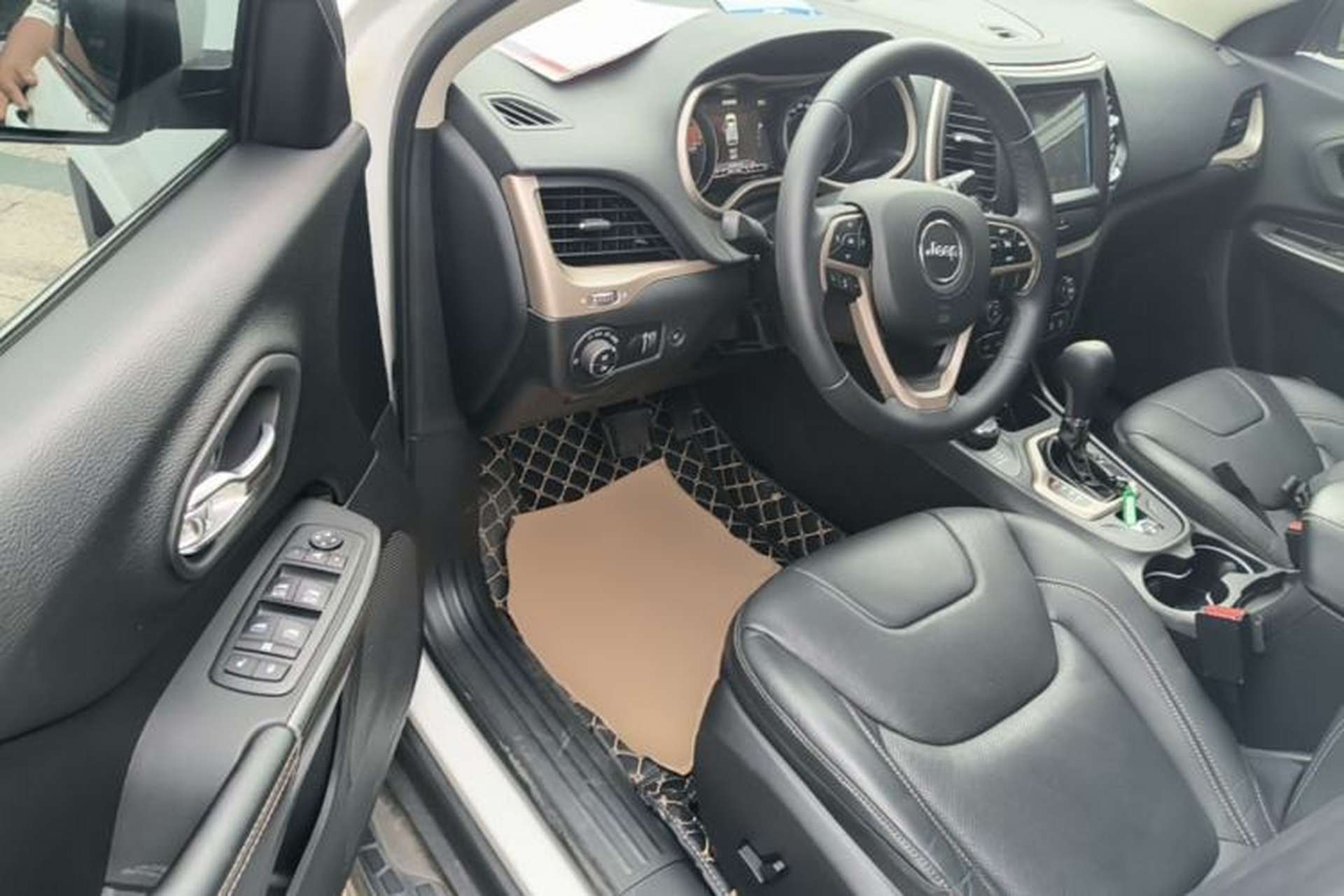 Used Jeep Cherokee 2017 2.4L Superior Edition Driver Seat