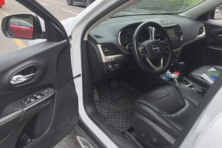Used Jeep Cherokee 2017 2.4L Leading Edition Driver Seat