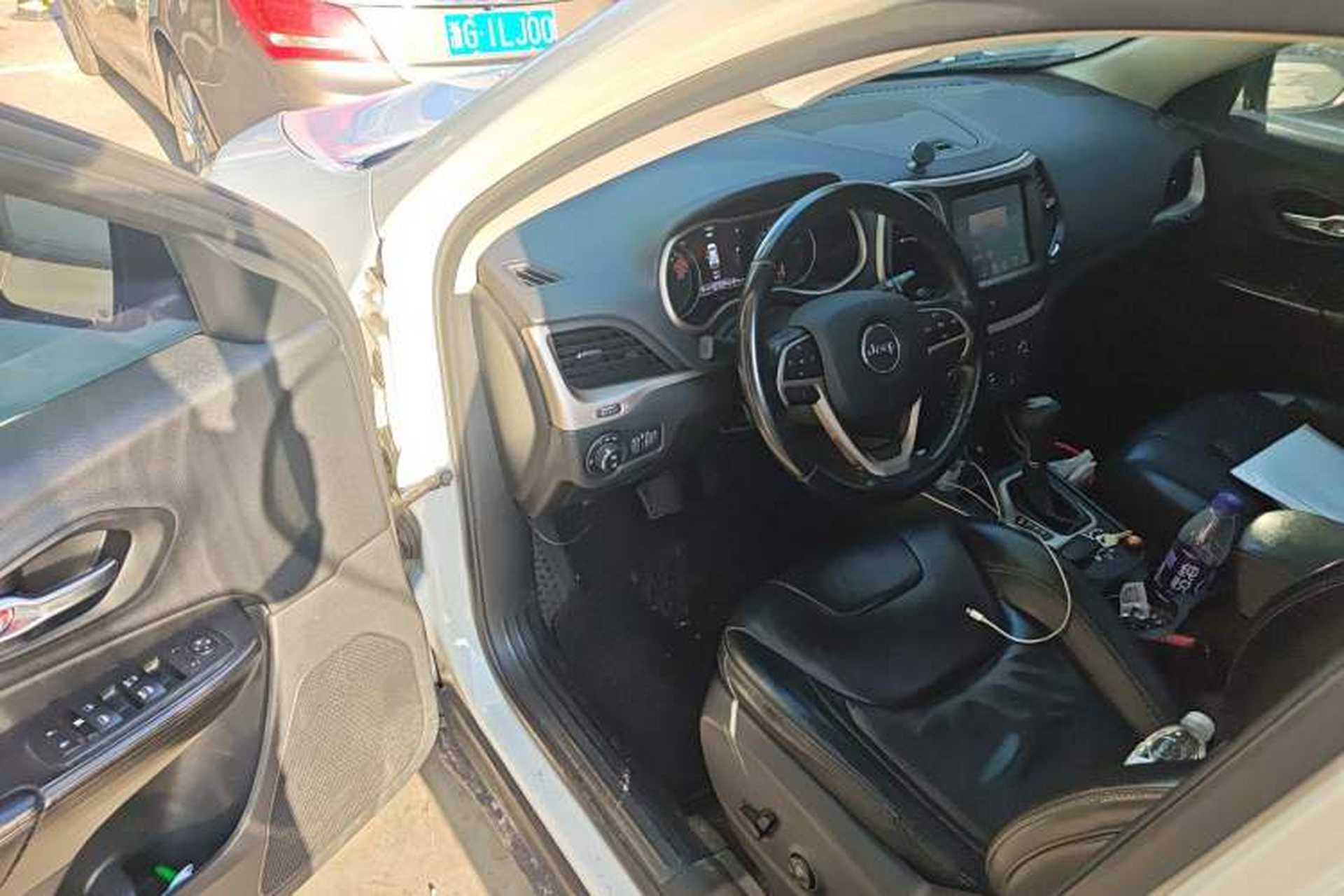 Used Jeep Cherokee 2017 2.0L Superior Edition Driver Seat