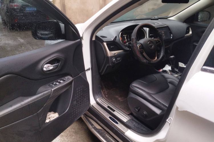 Used Jeep Cherokee 2017 2.4L Leading Edition Driver Seat