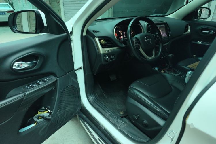 Used Jeep Cherokee 2017 2.4L Leading Smart Edition Driver Seat