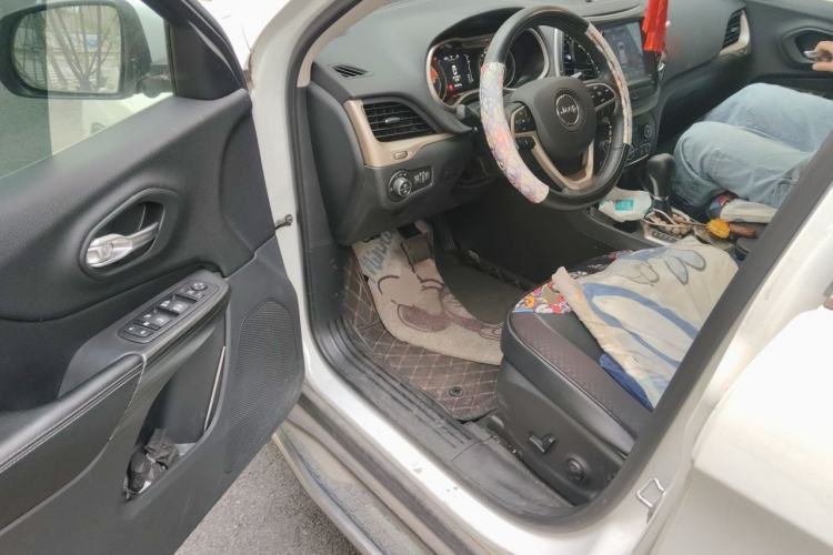Used Jeep Cherokee 2017 2.4L Leading Smart Edition Driver Seat