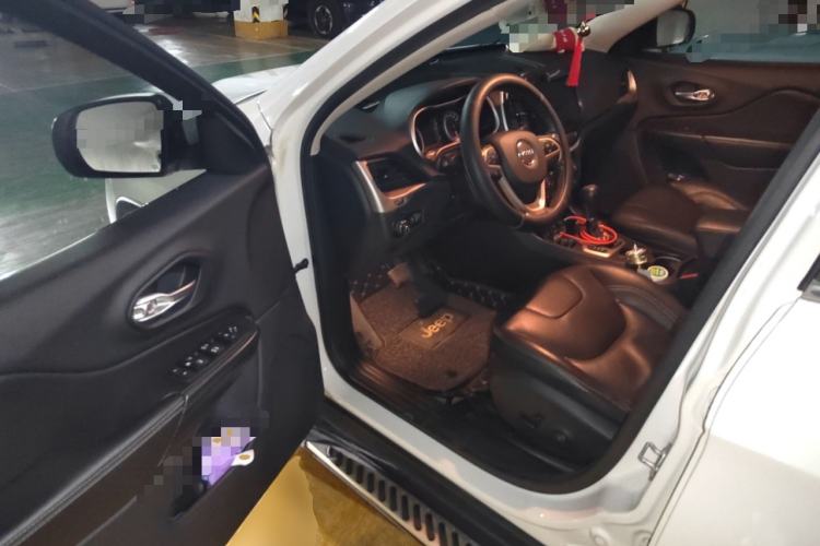 Used Jeep Cherokee 2017 2.4L Leading Edition Driver Seat