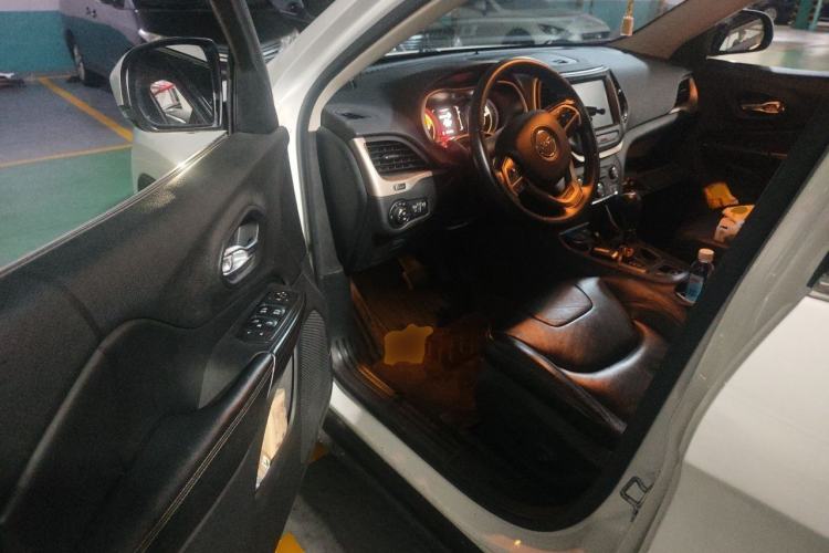 Used Jeep Cherokee 2017 2.4L Leading Edition Driver Seat