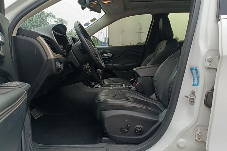 Used Jeep Cherokee 2017 2.4L Leading Smart Edition Driver Seat