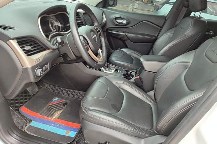 Used Jeep Cherokee 2017 2.0L Superior Edition Driver Seat