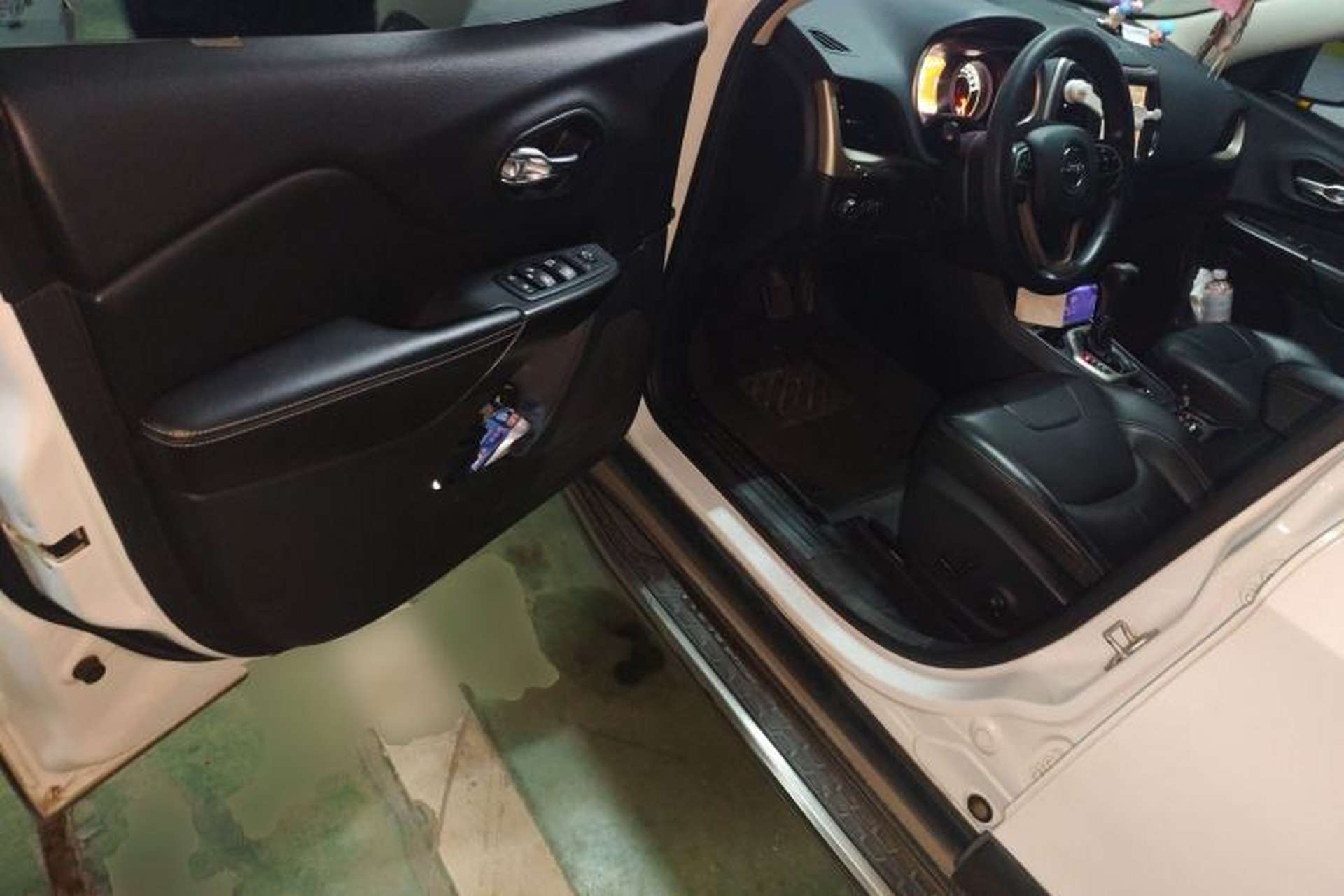 Used Jeep Cherokee 2017 2.0L Superior Edition Driver Seat