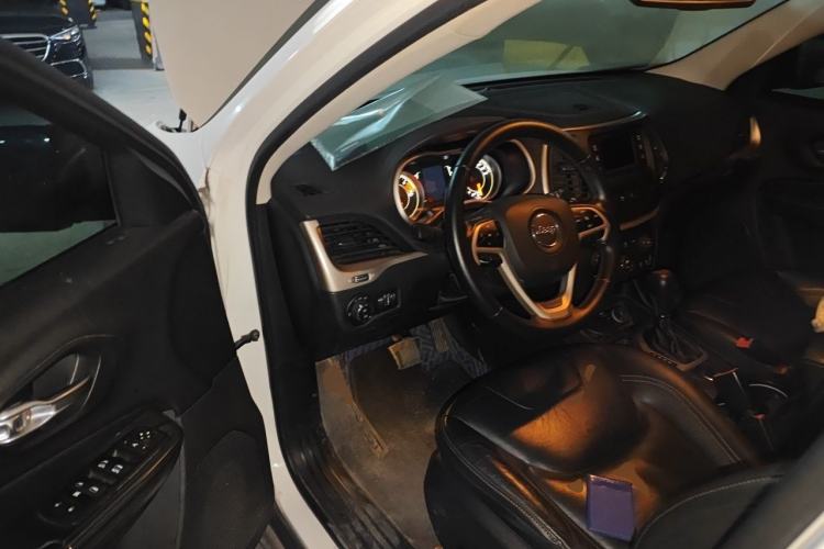 Used Jeep Cherokee 2017 2.4L Leading Edition Driver Seat