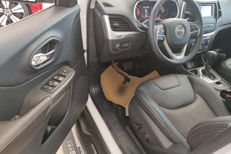 Used Jeep Cherokee 2017 2.4L Leading Edition Driver Seat