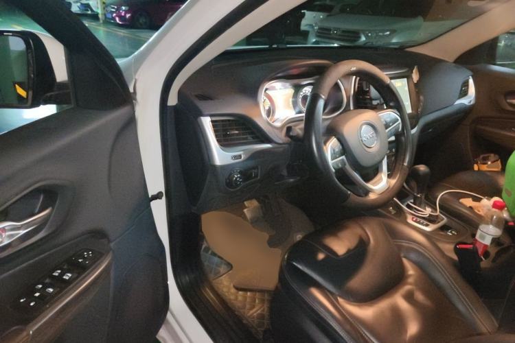 Used Jeep Cherokee 2017 2.4L Professional Smart Edition Driver Seat