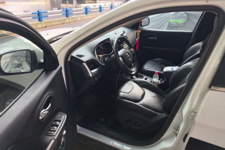 Used Jeep Cherokee 2017 2.4L Leading Edition Driver Seat