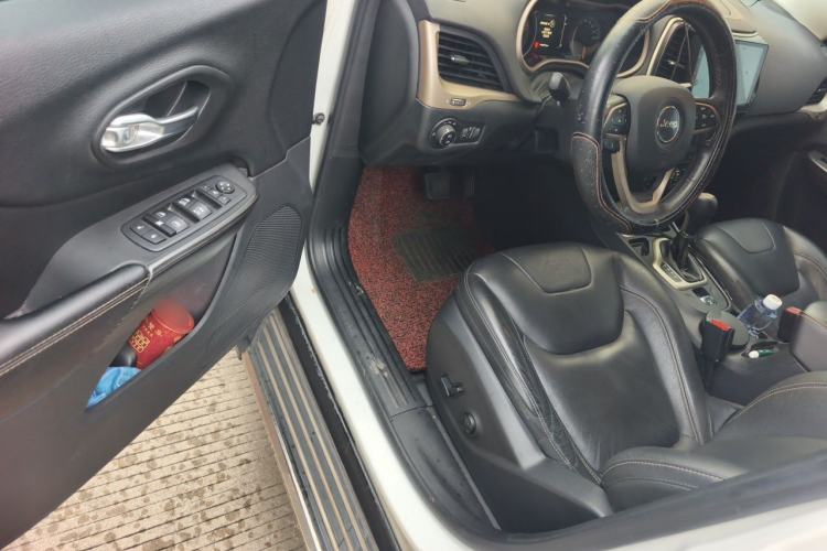Used Jeep Cherokee 2017 2.4L Leading Edition Driver Seat