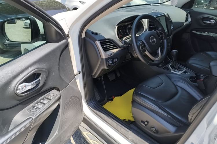 Used Jeep Cherokee 2017 2.4L Leading Edition Driver Seat