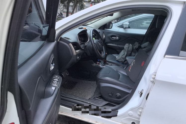 Used Jeep Cherokee 2017 2.4L Professional Smart Edition Driver Seat