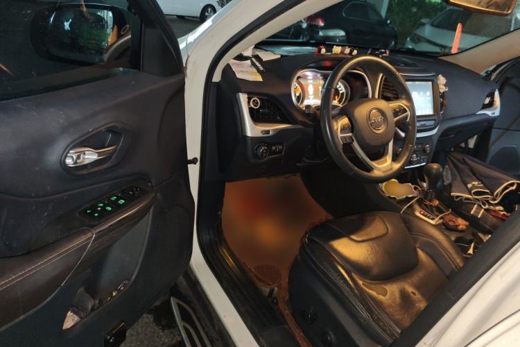 Used Jeep Cherokee 2017 2.4L Leading Smart Edition Driver Seat