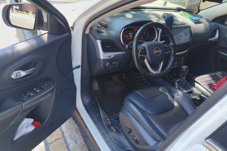 Used Jeep Cherokee 2017 2.4L Leading Edition Driver Seat