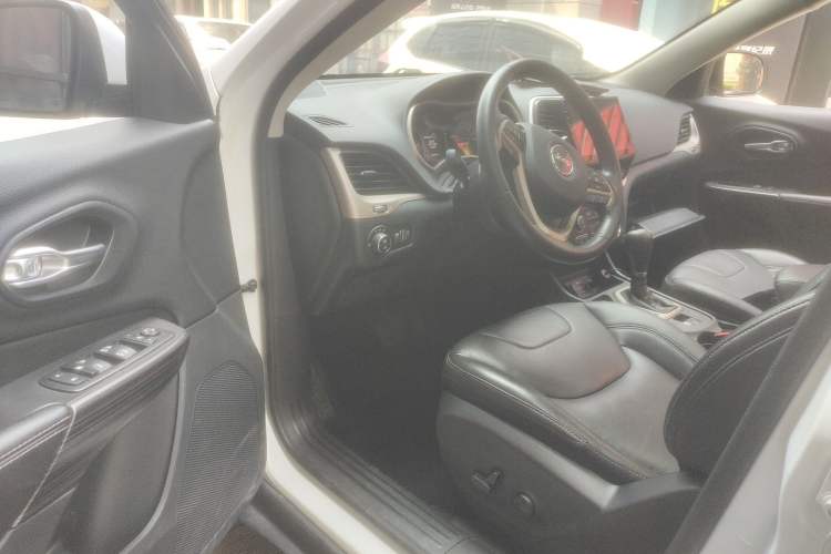 Used Jeep Cherokee 2017 2.4L Leading Edition Driver Seat