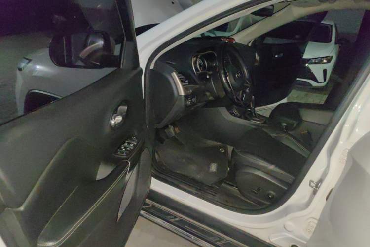 Used Jeep Cherokee 2017 2.0L Superior Edition Driver Seat