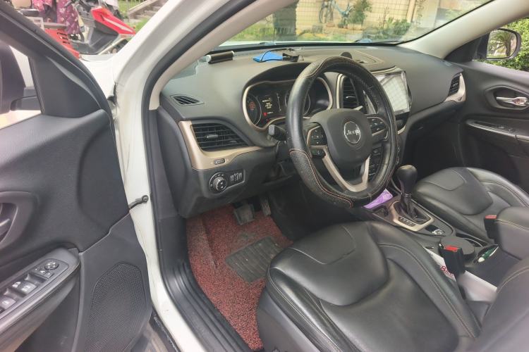 Used Jeep Cherokee 2017 2.4L Leading Edition Driver Seat