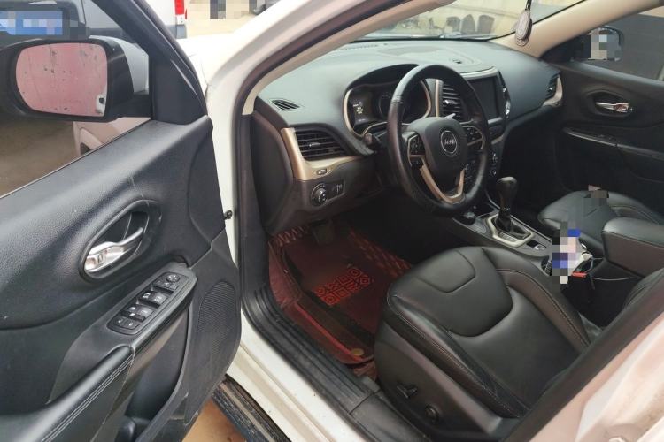 Used Jeep Cherokee 2017 2.4L Professional Smart Edition Driver Seat