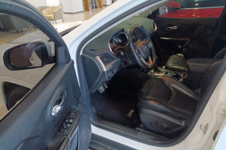 Used Jeep Cherokee 2017 2.4L Excellence Edition Driver Seat