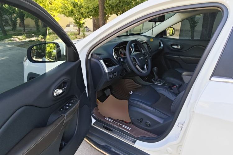 Used Jeep Cherokee 2017 2.4L Leading Edition Driver Seat