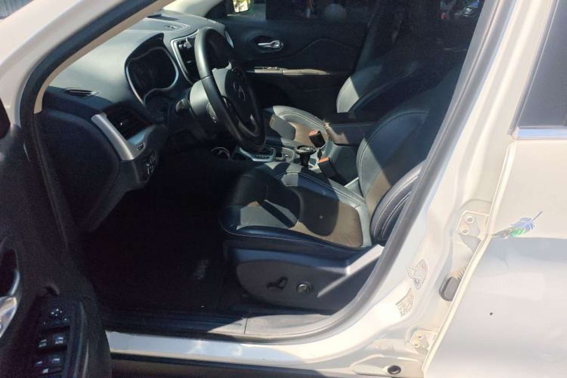 Used Jeep Cherokee 2017 2.0L Superior Edition Driver Seat