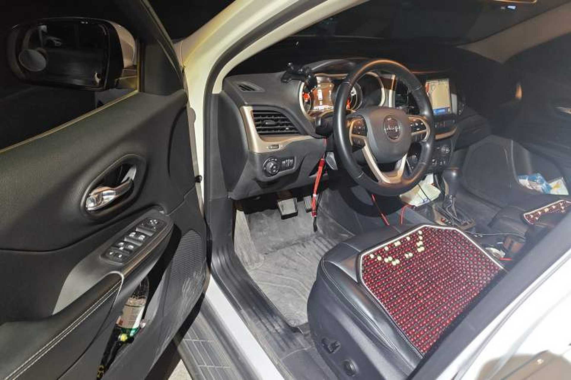 Used Jeep Cherokee 2017 2.0L Superior Edition Driver Seat