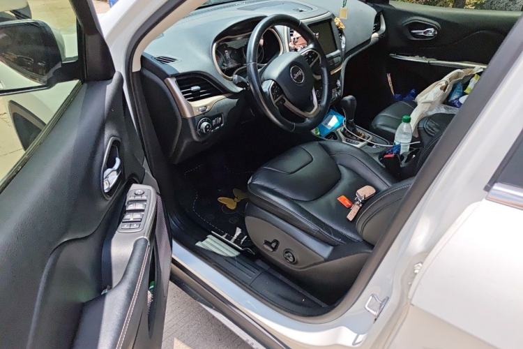 Used Jeep Cherokee 2017 2.0L Superior Edition Driver Seat