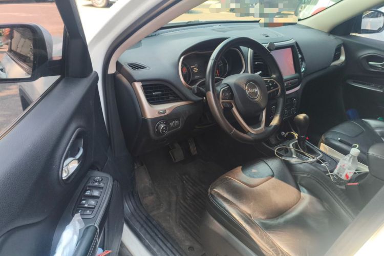 Used Jeep Cherokee 2017 2.4L Leading Smart Edition Driver Seat