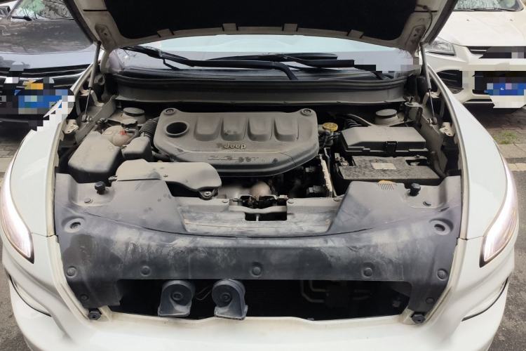 Used Jeep Cherokee 2017 2.0L Superior Edition Engine Bay