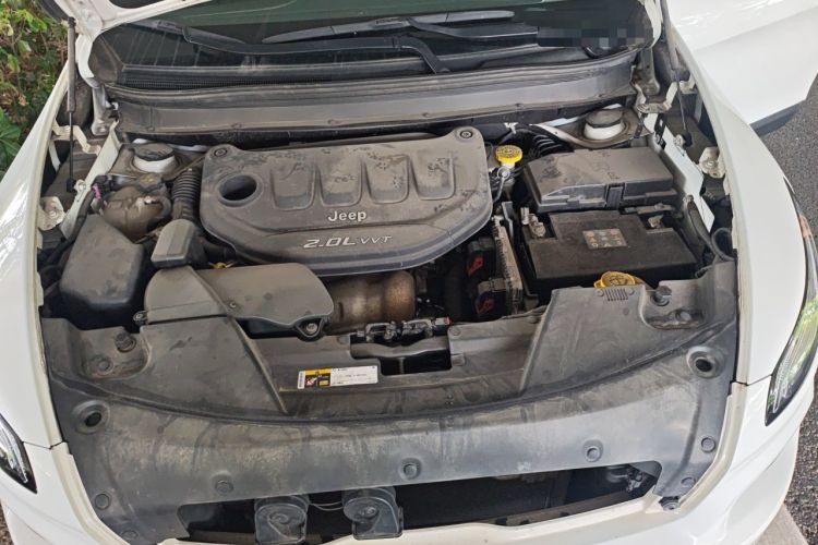 Used Jeep Cherokee 2017 2.0L Superior Edition Engine Bay
