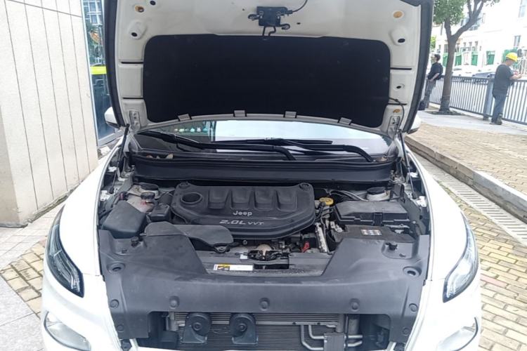 Used Jeep Cherokee 2017 2.0L Superior Edition Engine Bay