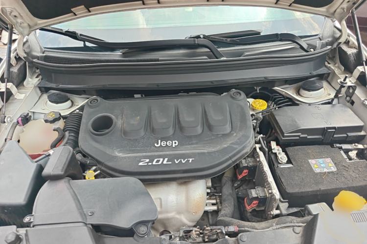 Used Jeep Cherokee 2017 2.0L Superior Edition Engine Bay