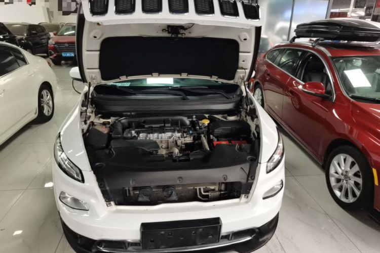 Used Jeep Cherokee 2017 2.0L Superior Edition Engine Bay