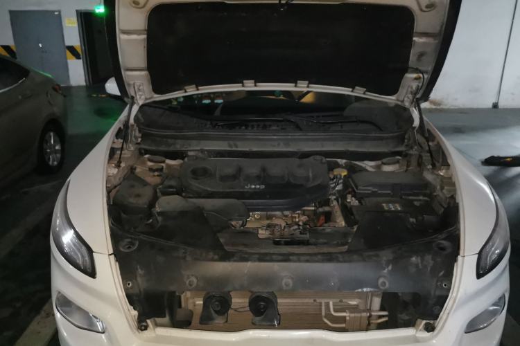 Used Jeep Cherokee 2017 2.0L Superior Edition Engine Bay
