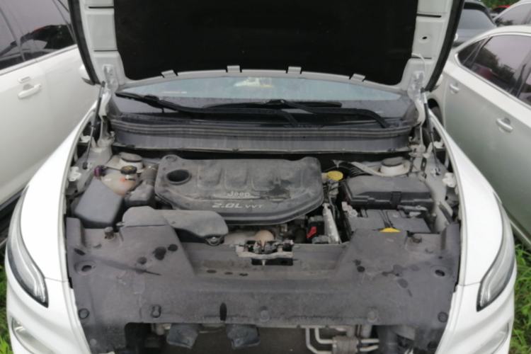 Used Jeep Cherokee 2017 2.0L Superior Edition Engine Bay