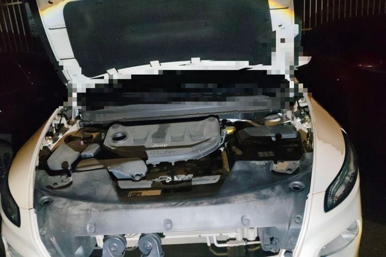 Used Jeep Cherokee 2017 2.0L Superior Edition Engine Bay