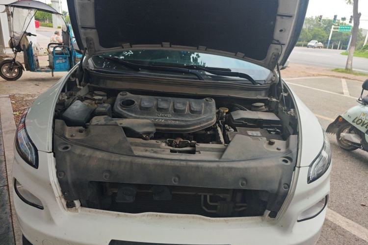 Used Jeep Cherokee 2017 2.0L Superior Edition Engine Bay
