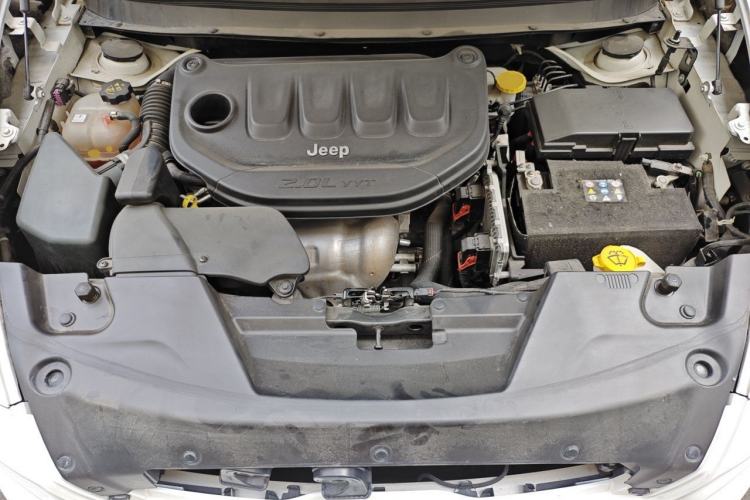 Used Jeep Cherokee 2017 2.0L Superior Edition Engine Bay